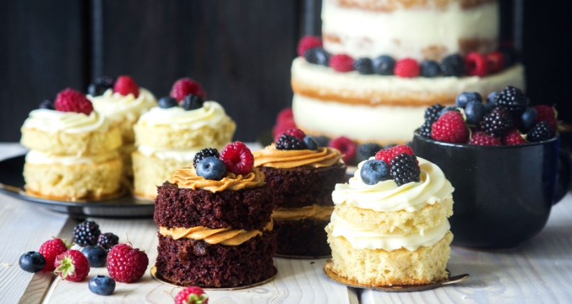 Mini cakes are popular, trending cakes that can't be beat.