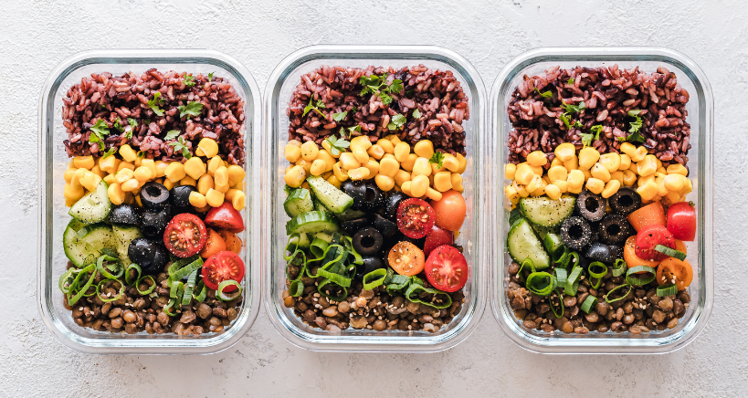 Food in different plates with the same portion
